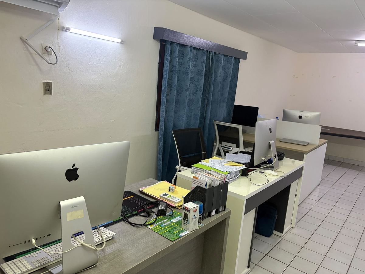Workstation and document management at the Libreville office
